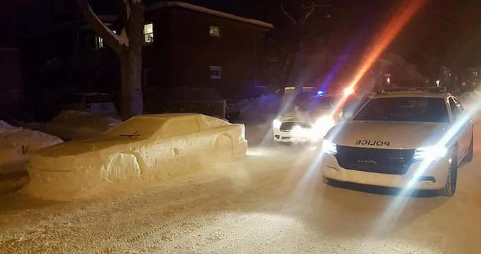 Por estar “mal estacionado”, Policía de Canadá intenta multar a un coche… de nieve | El Imparcial de Oaxaca