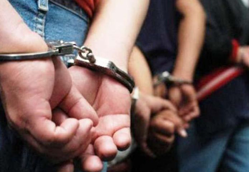 Arrestan a adolescentes por asalto a transeúnte con arma de fuego | El Imparcial de Oaxaca Arrestan a adolescentes por asalto a transeúnte con arma de fuego | El Imparcial de Oaxaca