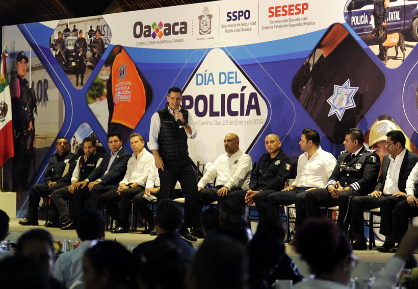 Anuncia gobernador de Oaxaca, bonos para policías | El Imparcial de Oaxaca