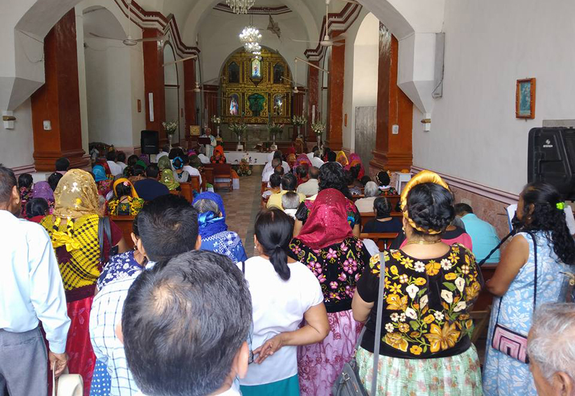 Ceremonia ancestral de la  entrega de llaves de la iglesia en Tehuantepec, Oaxaca