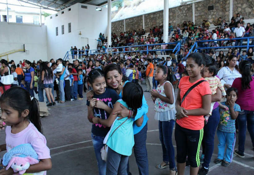 Niños cuicatecos recibieron obsequios de los Reyes Magos | El Imparcial de Oaxaca