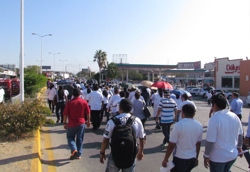 Trabajadores de Salud del Istmo marchan, piden la salida de Pimentel
