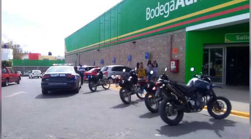 Detienen a dos mujeres por hacer trampa con los precios de un producto en Bodega Aurrera, Oaxaca