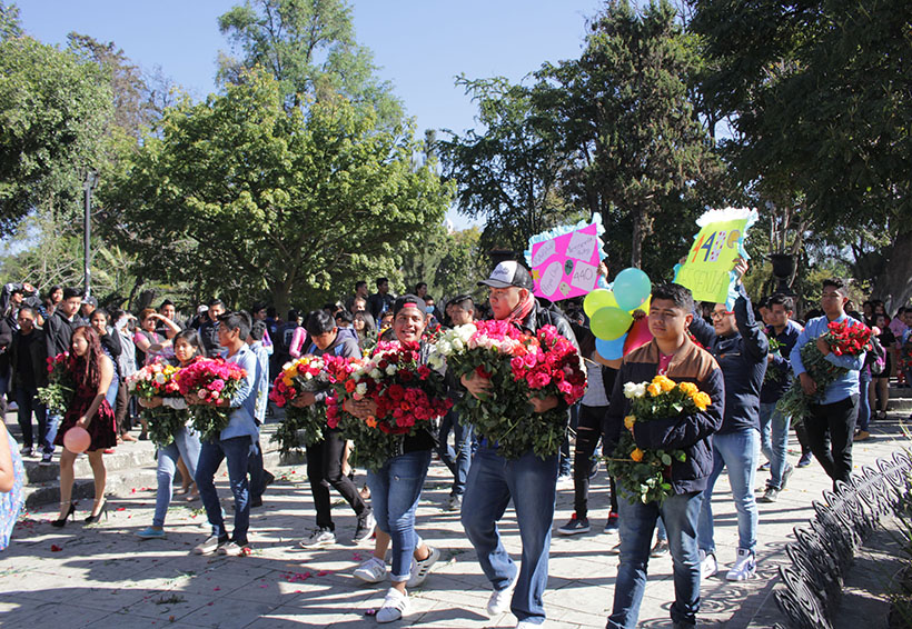 Reviven ‘Paseos Florales’ de la UABJO los valores culturales de Oaxaca