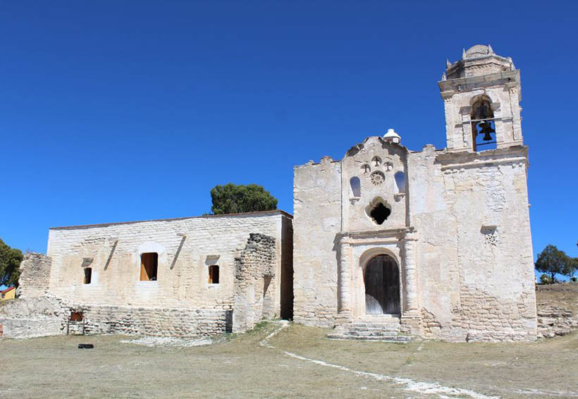 Restauran templos en  la Mixteca de Oaxaca