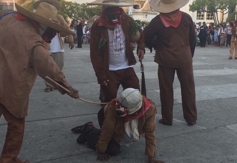 Celebran carnaval en Pinotepa Nacional, Oaxaca