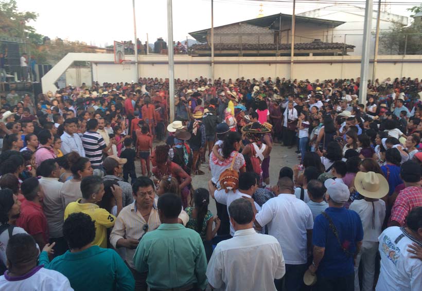 Celebran carnaval en Pinotepa Nacional, Oaxaca