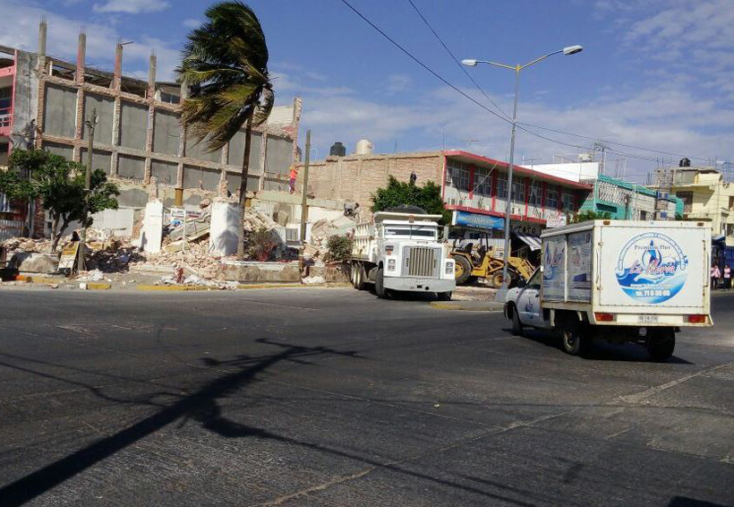Comienza remoción de escombro en Salina Cruz, Oaxaca