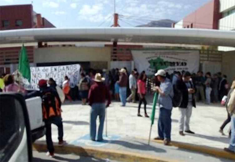 Bloquean acceso a Ciudad Administrativa en Oaxaca | El Imparcial de Oaxaca
