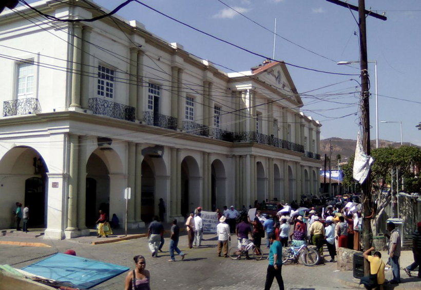 Demandan obra vecinos de Santo Domingo Tehuantepec, Oaxaca