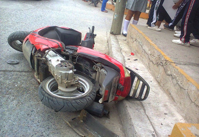 Taxista foráneo arrolla a comerciante en moto en Oaxaca | El Imparcial de Oaxaca