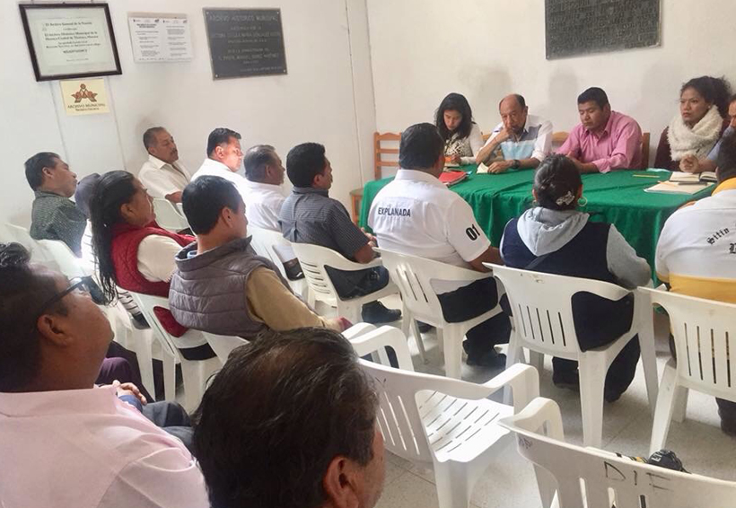 En Tlaxiaco fijan postura taxistas  en no más concesiones | El Imparcial de Oaxaca