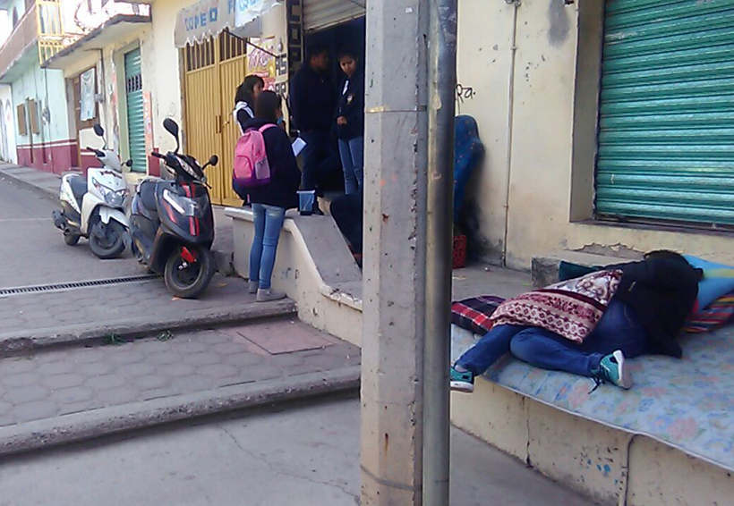 En la Mixteca más de mil 400 alumnos  afectados por la huelga