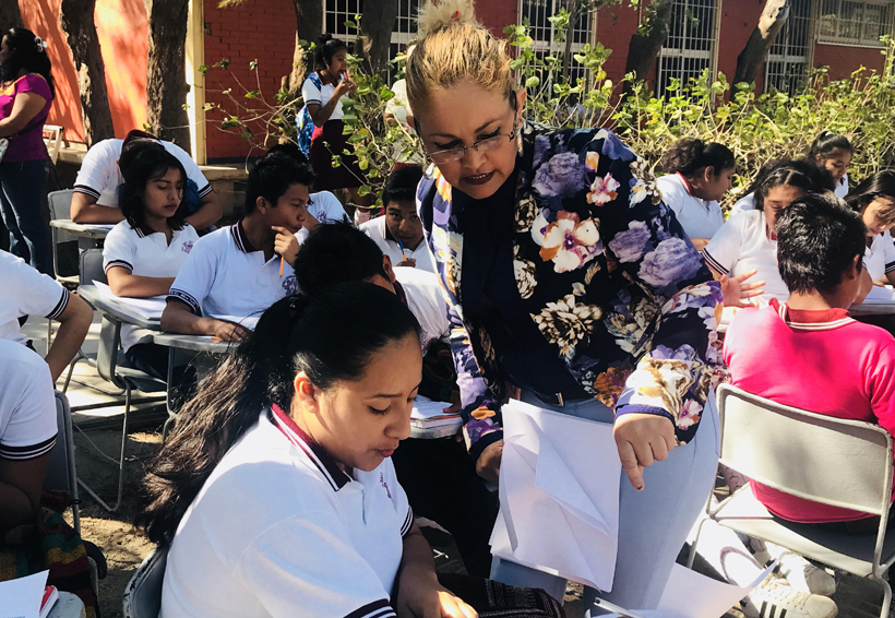 Escuela Secundaria de Juchitán da clases a la intemperie
