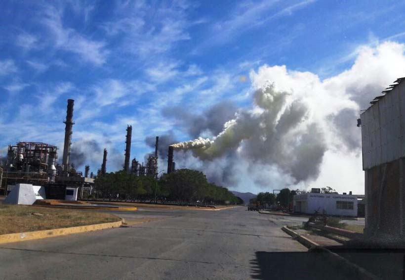Falla en refinería provoca pánico en Salina Cruz, Oaxaca