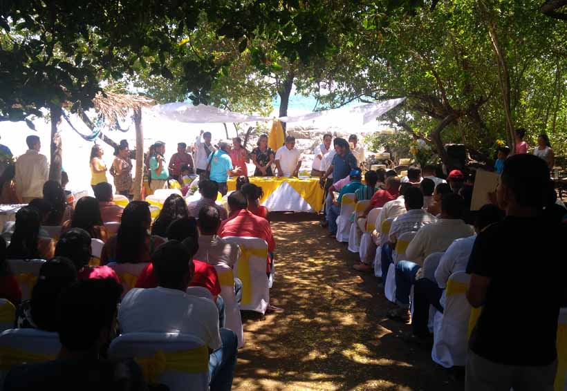 Febrero unió en matrimonio  a 130 parejas en la Costa de Oaxaca