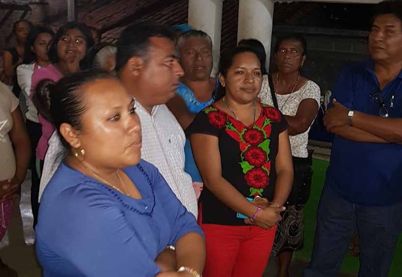 Habitantes de San Pedro Huilotepec se rebelan  contra Alejandro Palacios