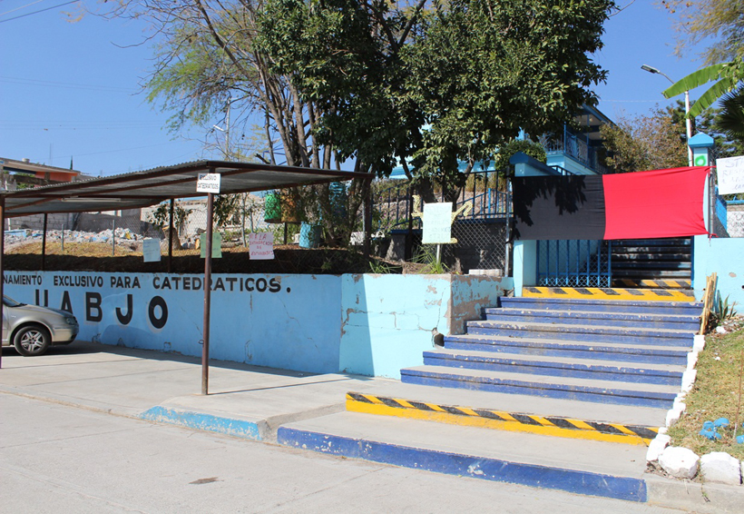 Huelga deja sin clases  a mil 700 estudiantes de la Mixteca de Oaxaca