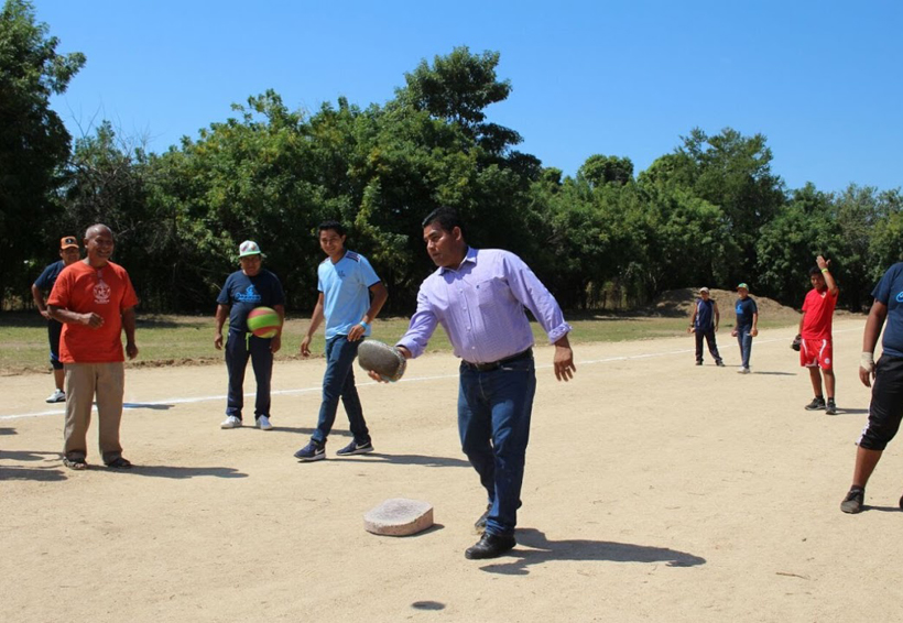 Inauguran cancha de pelota  mixteca en Bajos de Chila | El Imparcial de Oaxaca