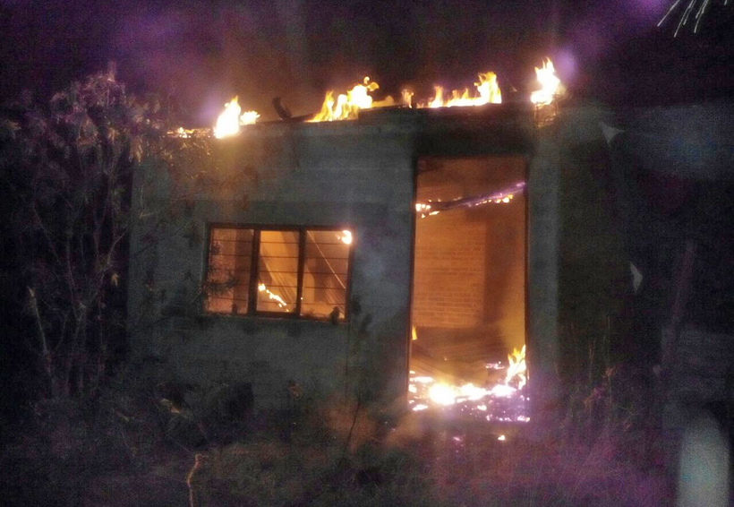 Incendio consume vivienda en Zaachila; auxiliaron vecinos y bomberos | El Imparcial de Oaxaca