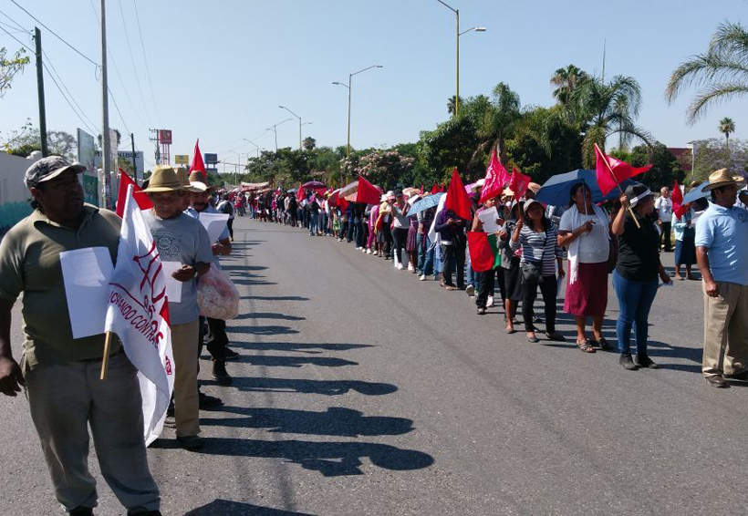 Marcharon antorchistas mixtecos en la capital de Oaxaca