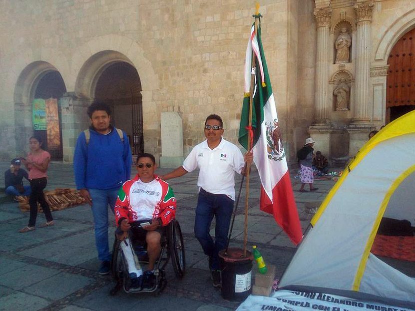 Paralímpicos mantienen su plantón | El Imparcial de Oaxaca