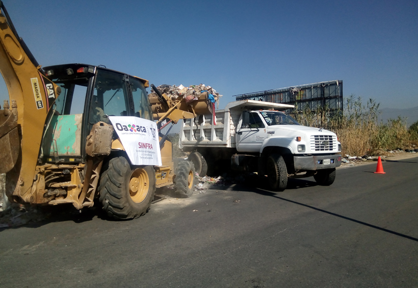Retiran toneladas  de basura de  tiradero clandestino de Oaxaca