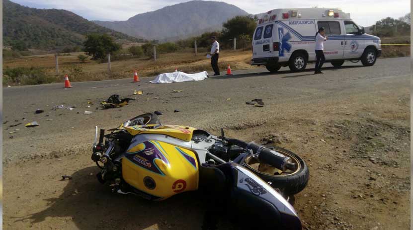 Jugaban ‘carreritas’; derrapa y muere motociclista en libramiento de Ejutla, Oaxaca