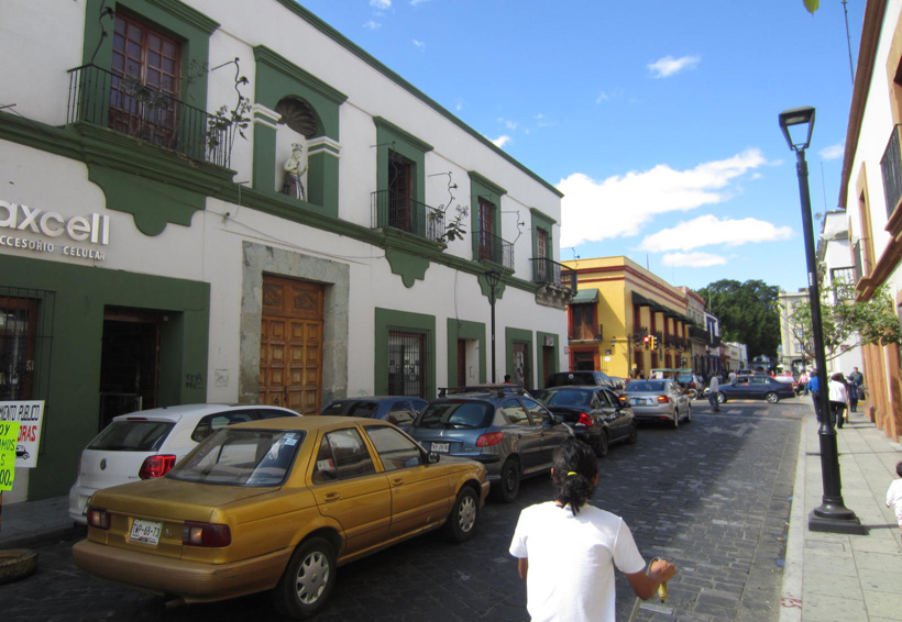 Serio “dolor de cabeza” estacionarse en Oaxaca