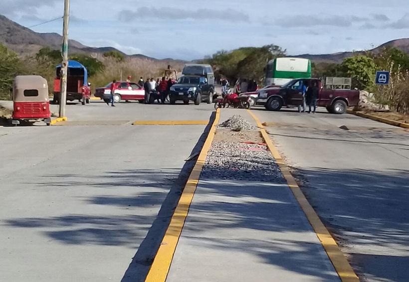 Taxistas de San Dionisio del Mar exigen reparación de carreteras | El Imparcial de Oaxaca