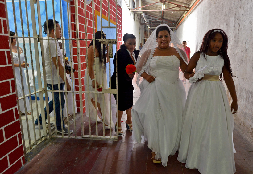 Se unen en matrimonio más de 3 mil 800 personas recluidas, en ocho años | El Imparcial de Oaxaca
