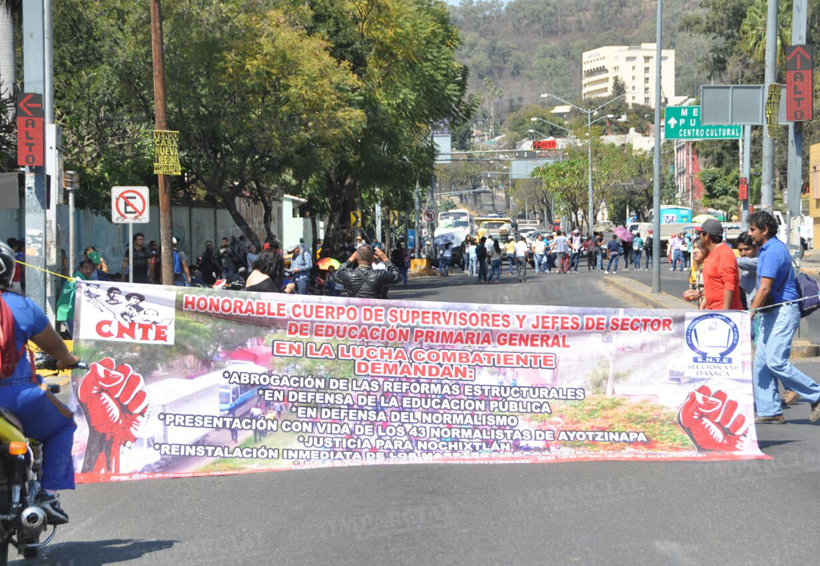 S-22 bloquea indefinidamente crucero de Fonapas | El Imparcial de Oaxaca