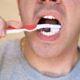 Mala higiene bucal causa más cáncer que fumar