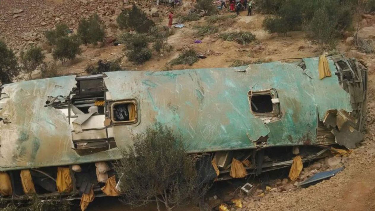 Autobús accidentado en Perú deja al menos 44 muertos