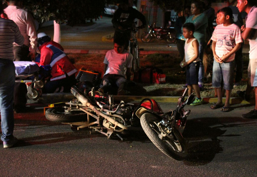 Automovilista ebrio arrolla a motociclistas en Xoxo e intenta escapar