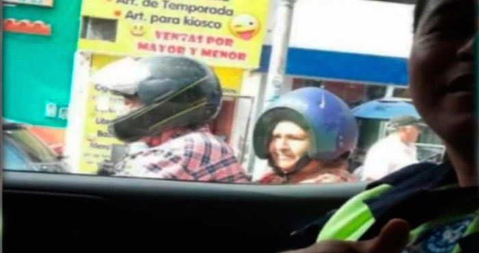 Tienda de motocicletas premia a mujer que usó el casco al revés | El Imparcial de Oaxaca