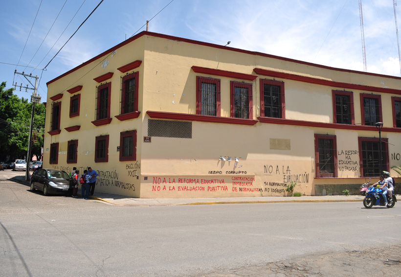 Retienen a funcionaria del  IEEPO por retraso de pagos | El Imparcial de Oaxaca