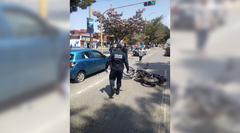 Por imprudente motociclista choca en avenida Universidad, Oaxaca | El Imparcial de Oaxaca