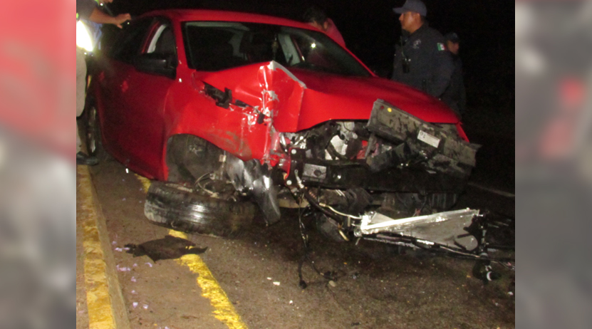 Golpazo deja múltiples daños; auto queda sin motor en San Antonio de la Cal | El Imparcial de Oaxaca