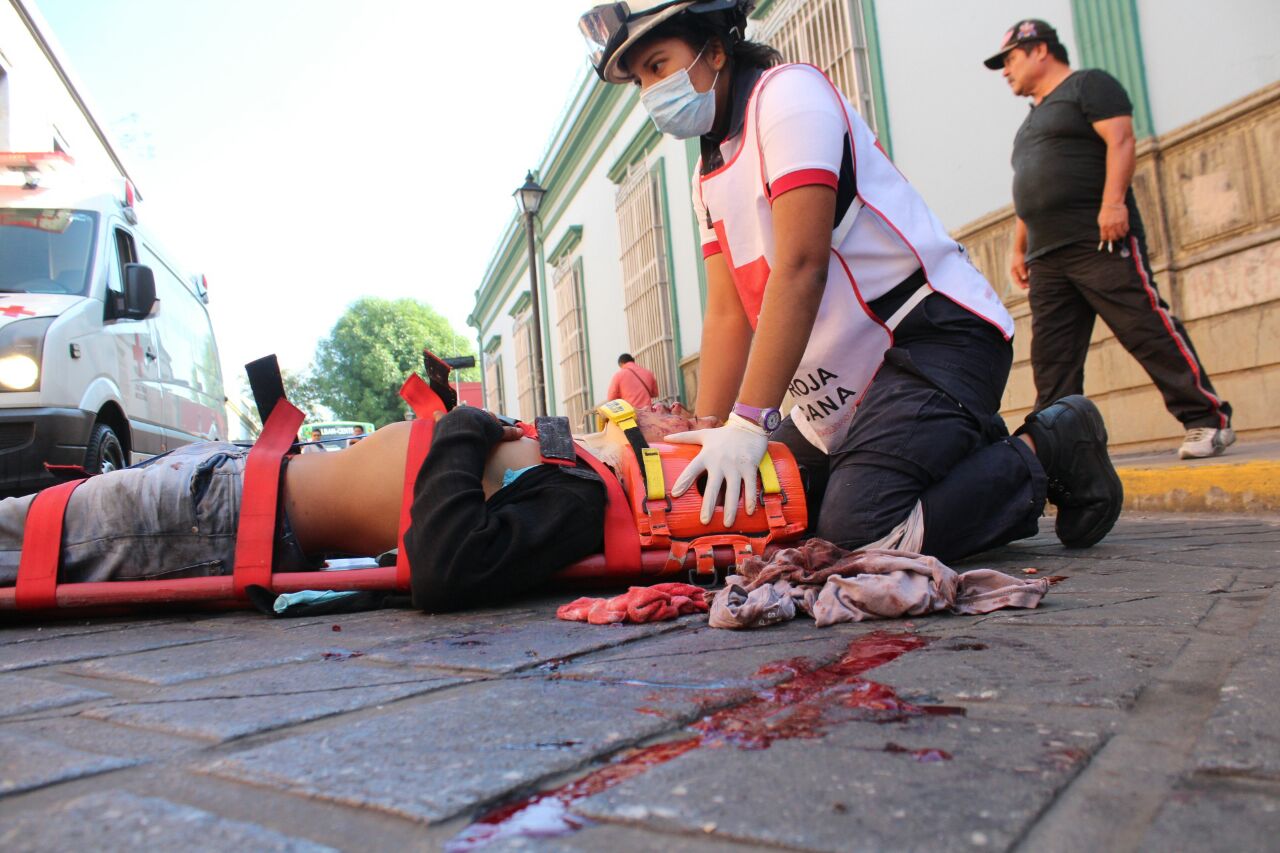 Con lesiones graves luego de derrapar en motocicleta en el centro de Oaxaca | El Imparcial de Oaxaca