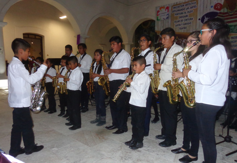 Ofrecen concierto en  unidad dos bandas en Tlaxiaco | El Imparcial de Oaxaca