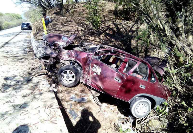 Chofer se salvó de morir en volcadura | El Imparcial de Oaxaca