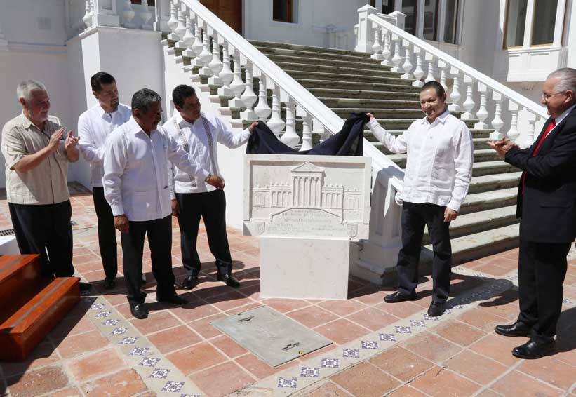 Reinauguran Frontispicio de la Facultad de Medicina | El Imparcial de Oaxaca