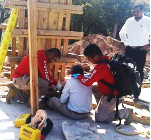 Cae albañil de tercer piso en la Mixteca; construía techo en una secundaria | El Imparcial de Oaxaca