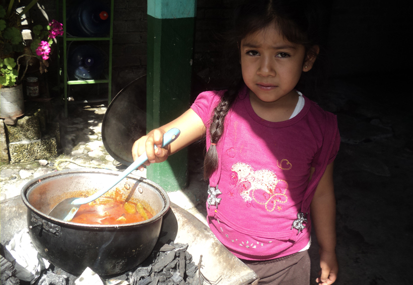 En Santa María Zacatepec inician video documental  de la gastronomía tacuate