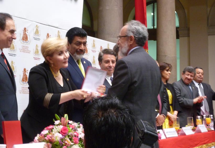 Héctor Perea recibe Premio Nacional de Periodismo | El Imparcial de Oaxaca
