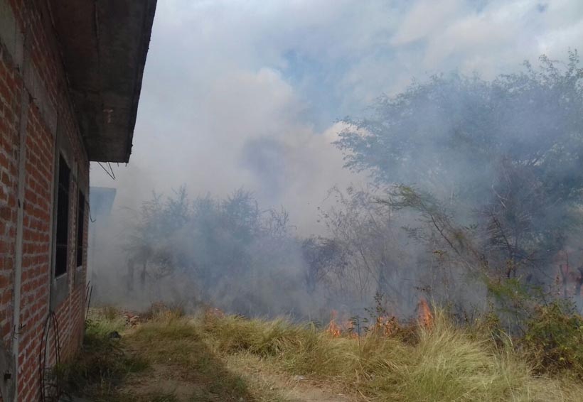 Incendio amenazaba a alumnos de secundaria de Ciudad Ixtepec, Oaxaca