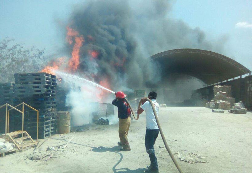 Incendio consume bodega de Cemex en el Istmo de Oaxaca | El Imparcial de Oaxaca