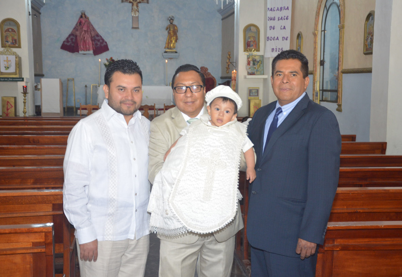 César Adriel es bautizado