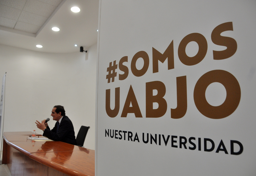 Inicia Campaña #SOMOSUABJO con la conferencia magistral “Educación Económica y Financiera” del mtro. Javier Guzmán Calafell
